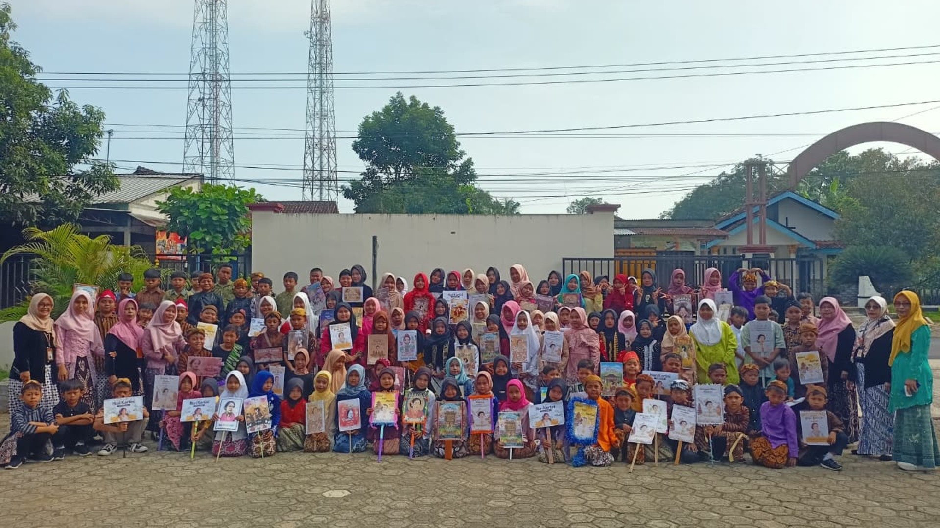 "Guru hebat, siswa berprestasi, teruslah belajar"