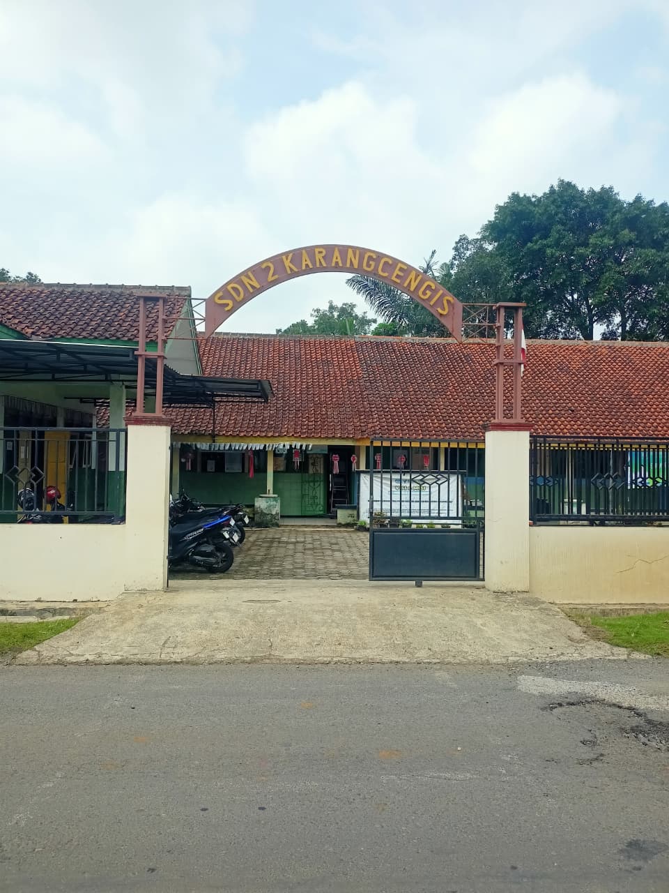 "Seseorang yang terdidik bisa mencerdaskan banyak 